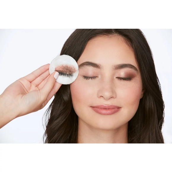 first aid beauty conditioning eye makeup remover